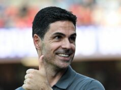 Správy Arsenalu: Mikel Arteta žiada Gunners podpísať 80 miliónov libier prem hviezdy, aby sa prestupové rozhovory začali Mikel Arteta a odznak Arsenalu
