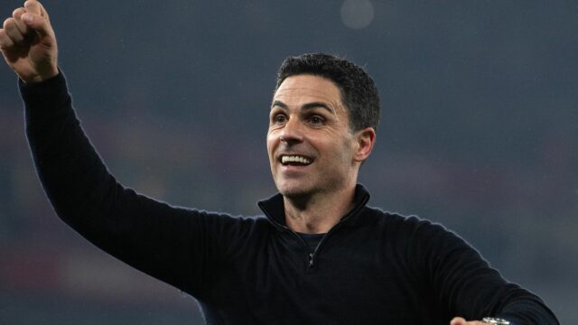 Mikel Arteta sa modlí
