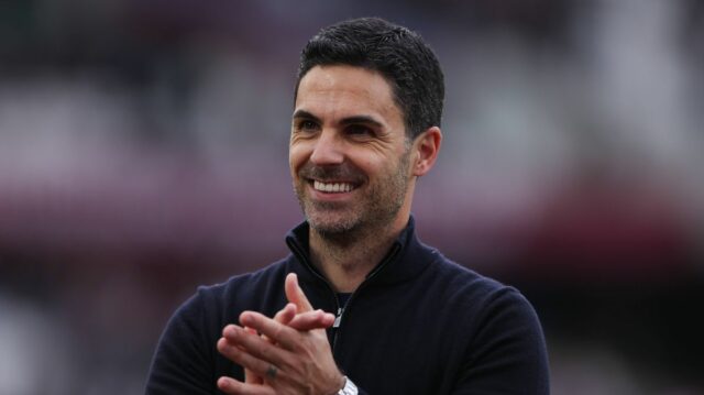 Mikel Arteta a odznak Arsenalu