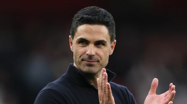 Mikel Arteta a odznak Arsenalu