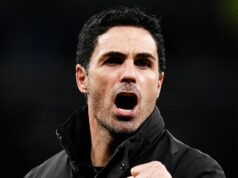 Správy z Arsenalu: Mikel Arteta zaznamenal podpis, keď získal podporu Realu Madrid „diamant“ Brazílsky útočník #09 Endrick z Lyonu oslavuje prvý gól svojho tímu počas osemfinále Francúzskeho pohára medzi Olympique Lyonnais a Laval Stade Mayenne FC na štadióne Groupama v Lyone 4. februára 2026. (Foto: OLIVIER CHASSIGNOLE / AFP cez Getty Images)