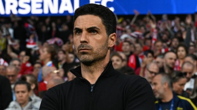 Mikel Arteta pred semifinálovým zápasom prvej časti Ligy majstrov UEFA 2025/26 medzi Atleticom de Madrid a Arsenalom FC. 