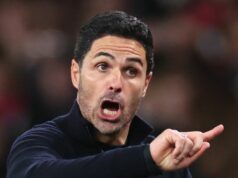 Správy z Arsenalu: eso 265 000 libier týždenne oslovuje klebety o prestupoch, keďže Mikel Arteta povedal: „Som pripravený“ Mikel Arteta, manažér / hlavný tréner Arsenalu, reaguje počas štvrťfinálového zápasu 2025/26 Ligy majstrov UEFA medzi Arsenal FC a Sporting Clube de Portugal