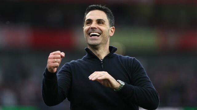 Mikel Arteta a odznak Arsenalu