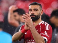 Správy z Liverpoolu: Cenovka náhradníka Mo Salaha je nastavená na 60 miliónov libier za zápas s Arsenalom Mohamed Salah tlieska po Liverpoole vs PSG