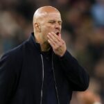 Tréner Liverpoolu Arne Slot ukazuje na plný úväzok skľúčenosť