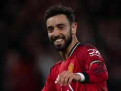 Správy z Man Utd: Bruno Fernandes prestupový cieľ ako hviezda „prijme zníženie platu“, aby sa mohol presunúť Bruno Fernandes by mohol toto leto opustiť Manchester United
