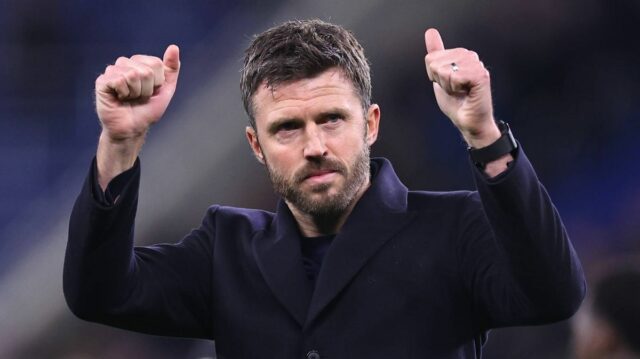 Budúcnosť Michaela Carricka v Manchestri United po skončení sezóny zostáva neznáma