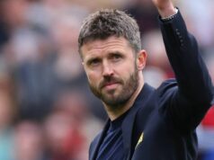 Správy z Man Utd: Prvý transfer Michaela Carricka v hodnote 43 miliónov libier bol takmer dokončený, keďže boli odoslané súkromné textové správy Michael Carrick