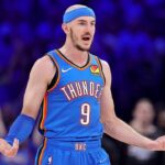 Správy z NBA: Alex Caruso odstrčil kameru od Thunder huddle v prehre so Spurs