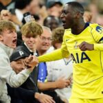 Spurs brilantné, keď Aston Villa rozvinula červený koberec, aby pripravila nepríjemnú dilemu Arsenalu