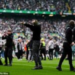Hearts boli nešťastní z toho, ako sa záverečný zápas skončil, keď fanúšikovia Celticu vtrhli na ihrisko