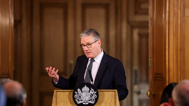 Starmer v ohrození, pretože presadil labouristov, aby sa stali „novou konzervatívnou stranou“ | voľby
