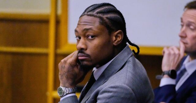 Stefon Diggs nebol uznaný vinným z trestného činu škrtenia osobného kuchára
