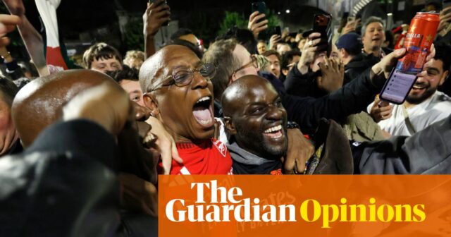 Strana Arsenalu stelesňuje metropolitnú chvastúň a úzkosť rozdeleného mesta | Arsenal
