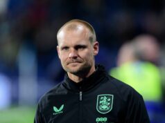 Strana League One potvrdila, že hlavný tréner sa po tragickej smrti syna nevráti Liam Manning sa vzájomne rozhodol opustiť Huddersfield
