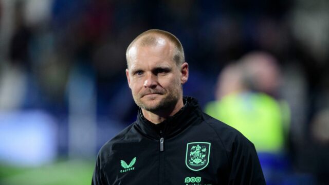 Liam Manning sa vzájomne rozhodol opustiť Huddersfield