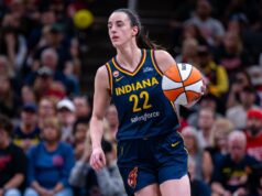 Strážca horúčky Caitlin Clark (späť) von vs. Oheň Syndikácia: The Indianapolis Star