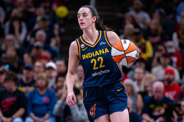 Strážca horúčky Caitlin Clark (späť) von vs. Oheň Syndikácia: The Indianapolis Star