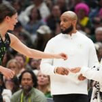 Strážkyňa WNBA Jade Melbourne si po dopade tváre na kurt odlomila zub