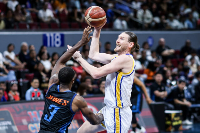 Clint Chapman Magnolia vs Meralco PBA