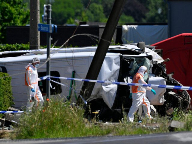 Štyria ľudia zahynuli po zrážke mikrobusu s vlakom v Belgicku | Správy o doprave
