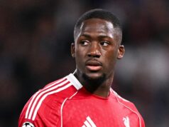 Štyroch náhradníkov za Ibrahimu Konateho vrátane jedného Liverpoolu si teraz môžete kúpiť za 69 miliónov libier MARQUINHOS z Paríža Saint-Germain, Ibrahima KONATE z Liverpoolu a Willian PACHO z Paríža Saint-Germain počas zápasu Ligy majstrov UEFA medzi Parížom a Liverpoolom