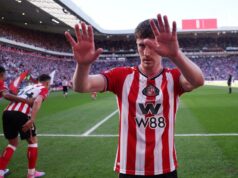 Sunderland si zaistil miesto v Európskej lige víťazstvom 2:1 nad Chelsea Sunderland si zaistil miesto v Európskej lige víťazstvom 2:1 nad Chelsea