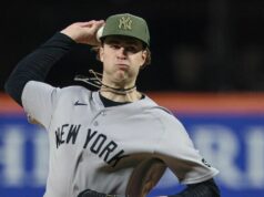 Svieža neskorá rally, Yankees sa opäť pokúšajú znepokojiť Royals 15. mája 2026; New York City, New York, USA; Nadhadzovač New York Yankees Cam Schlittler (31) predniesol nadhoz počas štvrtej smeny proti New York Mets na Citi Field. Povinný kredit: Vincent Carchietta-Imagn Images