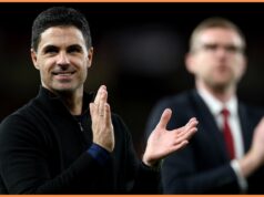 Syn Mikela Artetu mu povedal, že Arsenal vyhral titul v Premier League Syn Mikela Artetu mu povedal, že Arsenal vyhral titul v Premier League