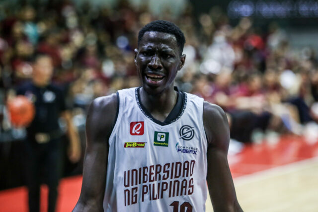 TNT import Malick Diouf vs Meralco PBA Commissioner's Cup semifinále