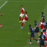 Fanúšikovia rivalov Arsenalu zostali nahnevaní po dvoch hádzanách vo finále Ligy majstrov - vrátane incidentu s Bukayom Sakom.