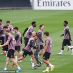 Alvaro Arbeloa a Florentino Perez riešia ďalšiu bolesť hlavy, pričom rodičia dvoch hviezd požadujú, aby ich synovia hrali viac