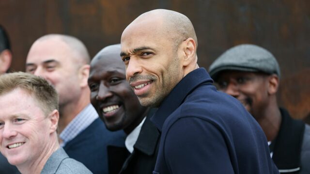 Thierry Henry, bývalý hráč, sa pozerá počas oficiálneho otvorenia nových tréningových zariadení New York Red Bulls 22. apríla 2026 v Morristowne, New Jersey. RWJBarnabas Health Red Bulls Performance Center bude hostiť hlavný tréningový kemp brazílskeho tímu počas nadchádzajúcich majstrovstiev sveta vo futbale