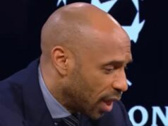 Thierry Henry zmenil svoje naladenie na Mikela Artetu po tom, čo sa Arsenal dostal do finále Ligy majstrov LONDÝN, ANGLICKO - 5. MÁJ: Mikel Arteta, hlavný tréner Arsenalu, oslavuje s Noni Madueke z Arsenalu a Declanom Riceom z Arsenalu po semifinálovom zápase druhej časti Ligy majstrov UEFA 2025/26 medzi Arsenal FC a Atletico de Madrid na štadióne Arsenal 26. mája v Anglicku, 2026. (Foto: James Gill – Danehouse/Getty Images)