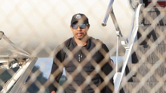 Tiger Woods zbadal príchod do Palm Beach po ošetrení vo Švajčiarsku
