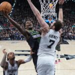 Timberwolves vyhrali, play-off nerozhodne po vypadnutí Wembanyama Spurs | Basketbal