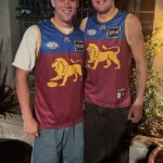 Kandidát Brisbane Lions Koby Evans (na obrázku vpravo) je posledným hráčom na zozname AFL, ktorému bol zakázaný prístup po tom, čo počas hry vyslovil homofóbnu nadávku.