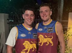 Tínedžer z Brisbane Lions sa stal DRUHOU mladou futbalovou hviezdou, ktorá bola v tejto sezóne zakázaná za používanie homofóbnych nadávok – ako AFL sľubuje, že nadobro odstráni škaredé praktiky Kandidát Brisbane Lions Koby Evans (na obrázku vpravo) je posledným hráčom na zozname AFL, ktorému bol zakázaný prístup po tom, čo počas hry vyslovil homofóbnu nadávku.