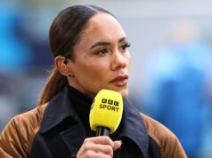 Tip Alexa Scotta k zásnubám Jess Glynne, rozchodu slávnej priateľky a novej role BBC Alex Scott, prezentujúci pre BBC Sport počas zápasu Barclays Women's Super League medzi Manchestrom City a Aston Villa na štadióne Joie 20. októbra 2024 v Manchestri v Anglicku.