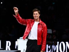 Tom Brady roztrhol módne faux-pas Michaela Jacksona, keď sedí na kurte v zápase Las Vegas Aces WNBA Tom Brady bol zosmiešňovaný za jeho oblečenie na sobotňajšom zápase Las Vegas Aces