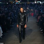 Tom Brady si v sobotu večer na módnej prehliadke vyskúšal modeling v New Yorku