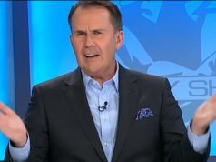 Tony Jones prerušil svoje mlčanie v momente, ktorý rozzúril Novaka Djokoviča – a jeho veľkú ľútosť nad pokusom o bozk s Bec Juddovou Djokovič bojkotoval rozhovory po tom, čo ho Jones označil za preceňovaného a povedal, že jeho poznámky sú urážlivé a urážlivé voči srbským priaznivcom