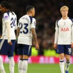 Šéf Tottenhamu Hotspur Roberto De Zerbi sa mohol rozhodnúť, že v nedeľňajšom poslednom zápase Premier League nastúpi proti Evertonu Djed Spence aj Pedro Porro.