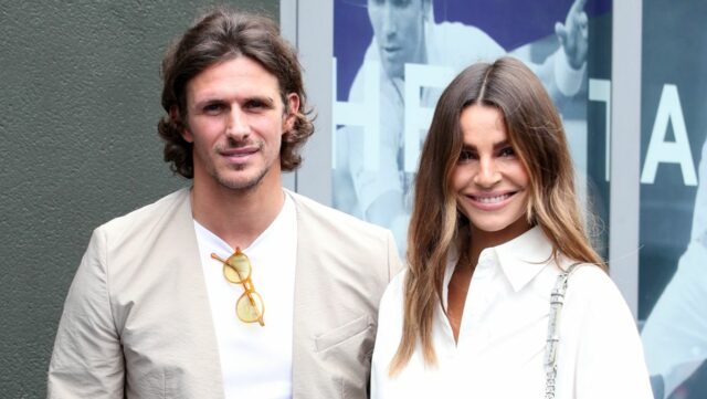 Jake Hall a slečna Beqiri na tenisovom šampionáte vo Wimbledone