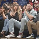Travis Kelce a Taylor Swift strávia noc vonku v Clevelande, aby sledovali play-off NBA