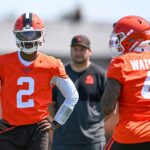 Tréner Browns Monken nie je pripravený pomenovať začiatok QB uprostred bitky Watson-Sanders