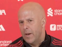 Tréner Liverpoolu Arne Slot priznáva, že „debatuje“ o svojej budúcnosti, keď čelí realite Arne Slot trvá na tom, že je presvedčený, že zostane šéfom Liverpoolu