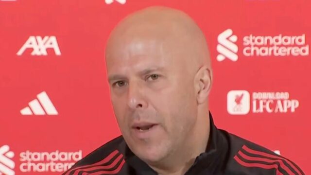 Arne Slot trvá na tom, že je presvedčený, že zostane šéfom Liverpoolu
