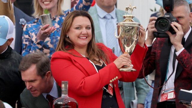 Trénerka Golden Tempo Cherie DeVauxová reflektuje historické víťazstvo v Kentucky Derby
